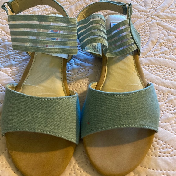 Shoes - Picture 5 of 10